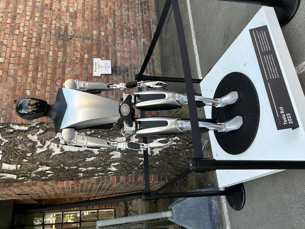 Optimus Gen 2 — foto 1
